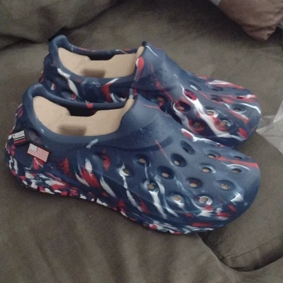 BeachLife  red white and blue Skechers size 11 but fit a 12-13 comfortably Amazon.com | Skechers Men main image 3